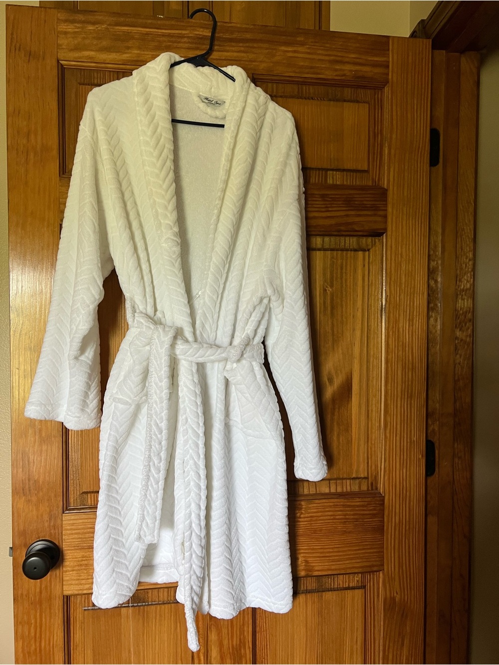 Hotel Spa Collection Plush White Shawl Collar Robe with Tie Waist ❤️ - Picture 4 of 7